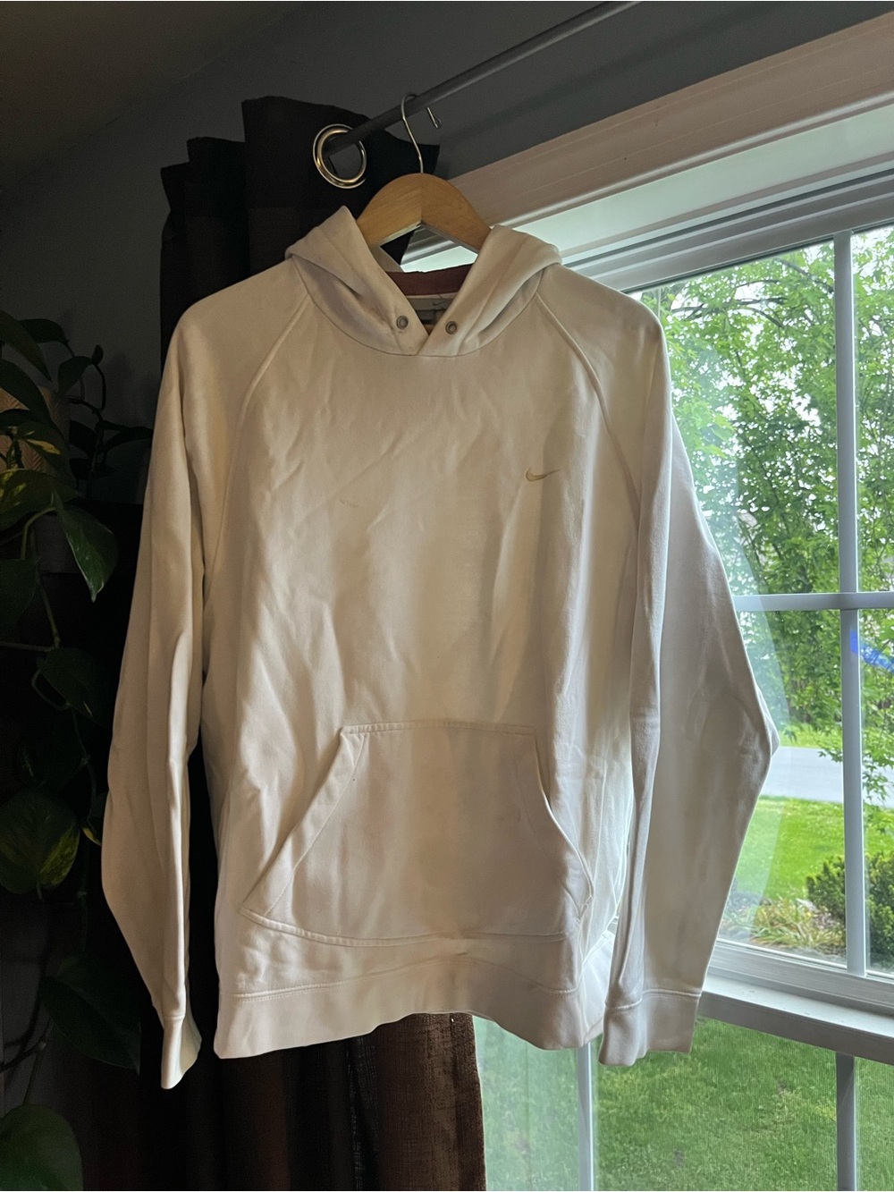 Nike Men's White Hooded Pullover Sweatshirt